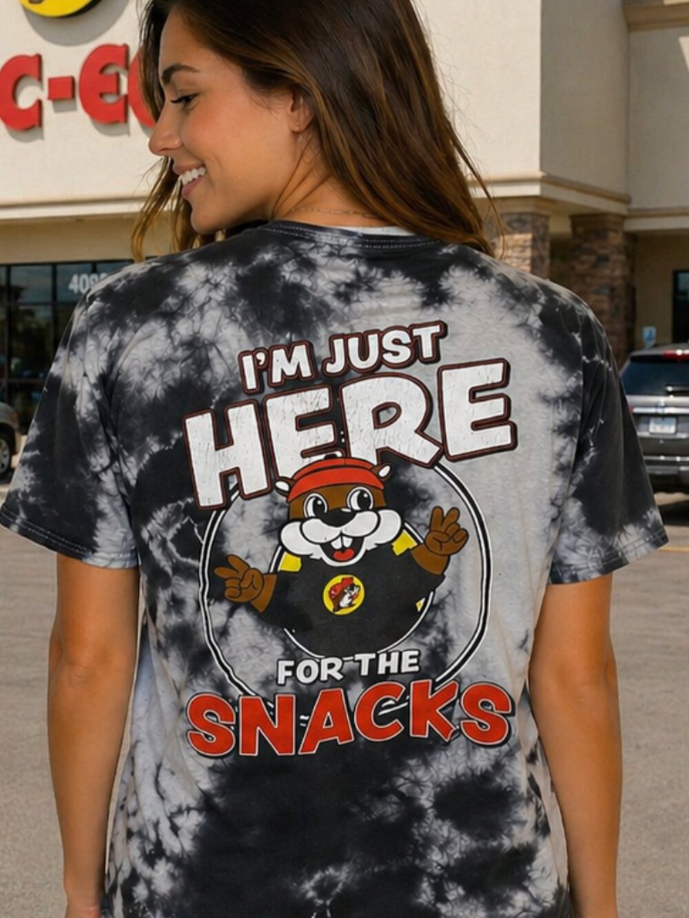 Women's Buc-ee’s Tie-Dye “I’m Just Here for the Snacks” Graphic Tee - sz L